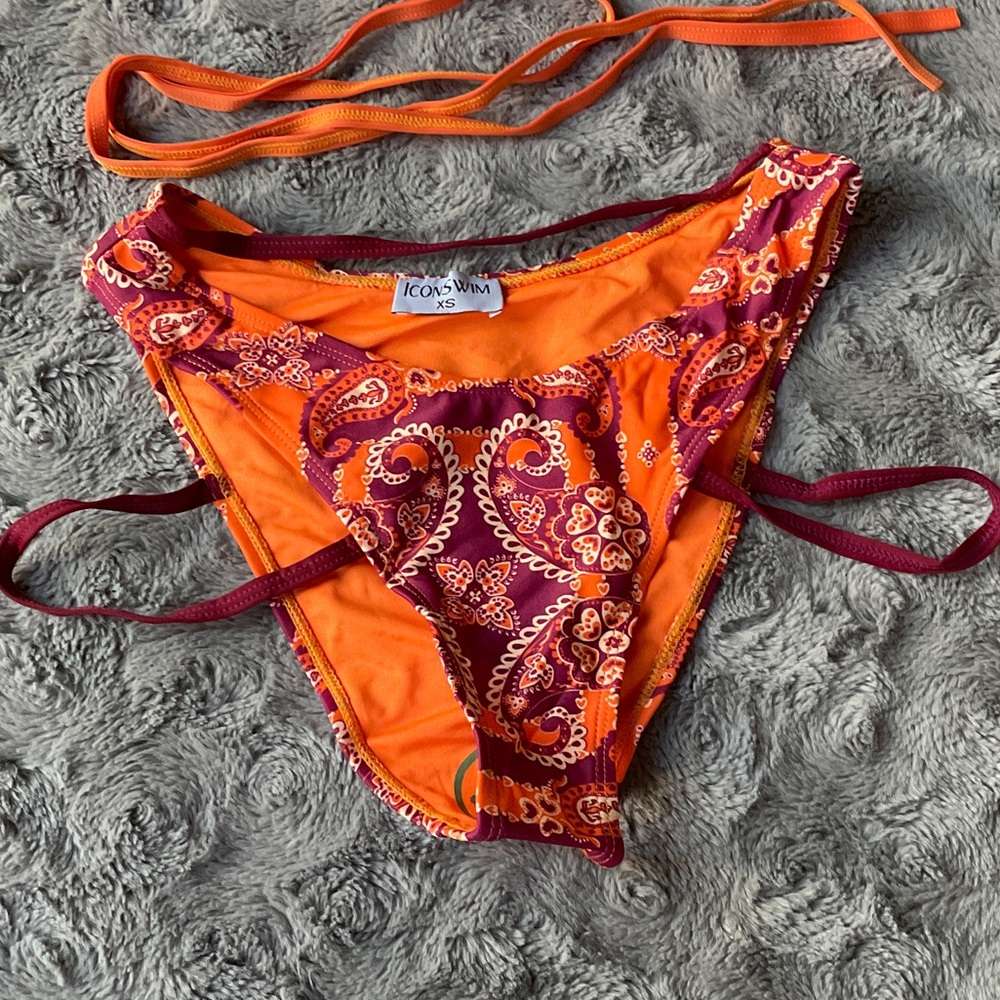 Beautiful design bikini - Picture 2 of 6
